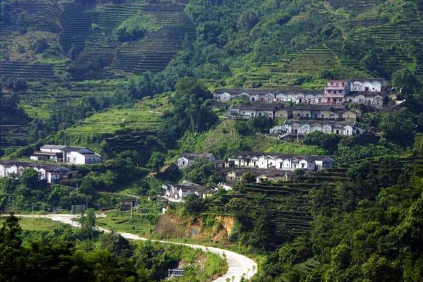  p>粗坑村始建于1804年,位于揭西县京溪园镇,已有200多年历史的苏州