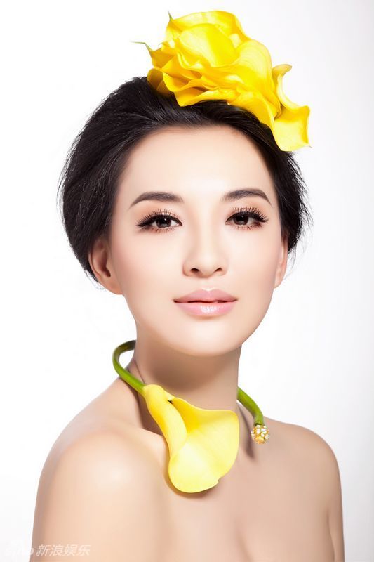  p>莫小奇(原名王萌萌,曾用名莫小棋,莫麒),1981年9月6日出生于中国
