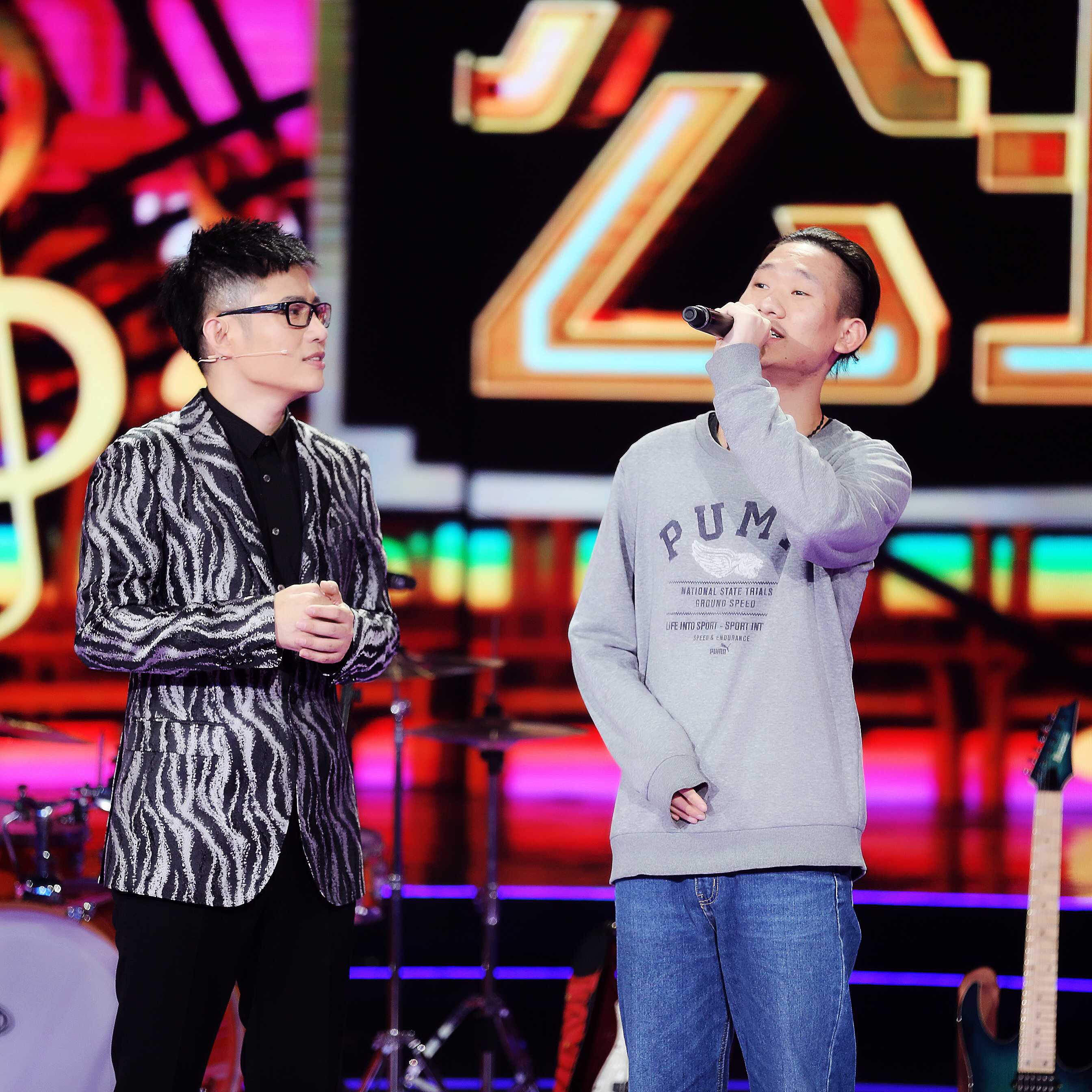  p>石头,本名王卓实,11月14日出生于中国吉林省吉林市,中国内地流行男