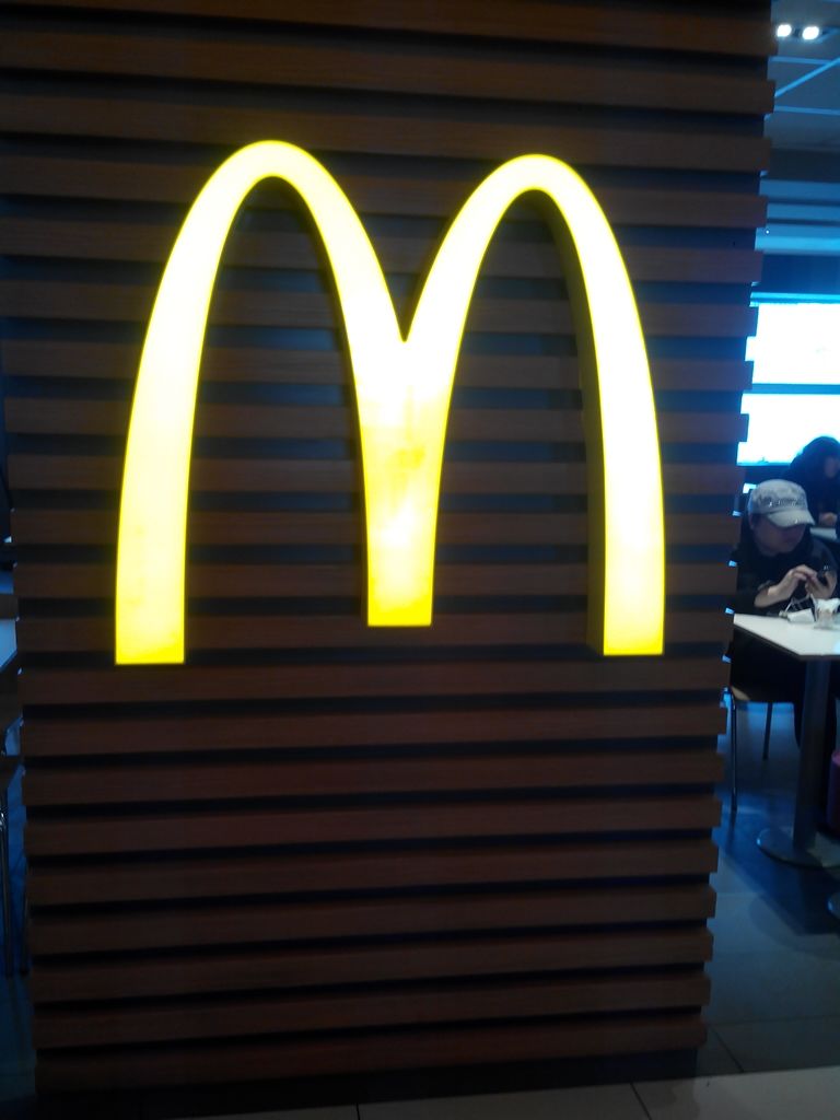  p>麦当劳(四惠店)是一家快餐店,位于北京朝阳区建国路四惠综合交通