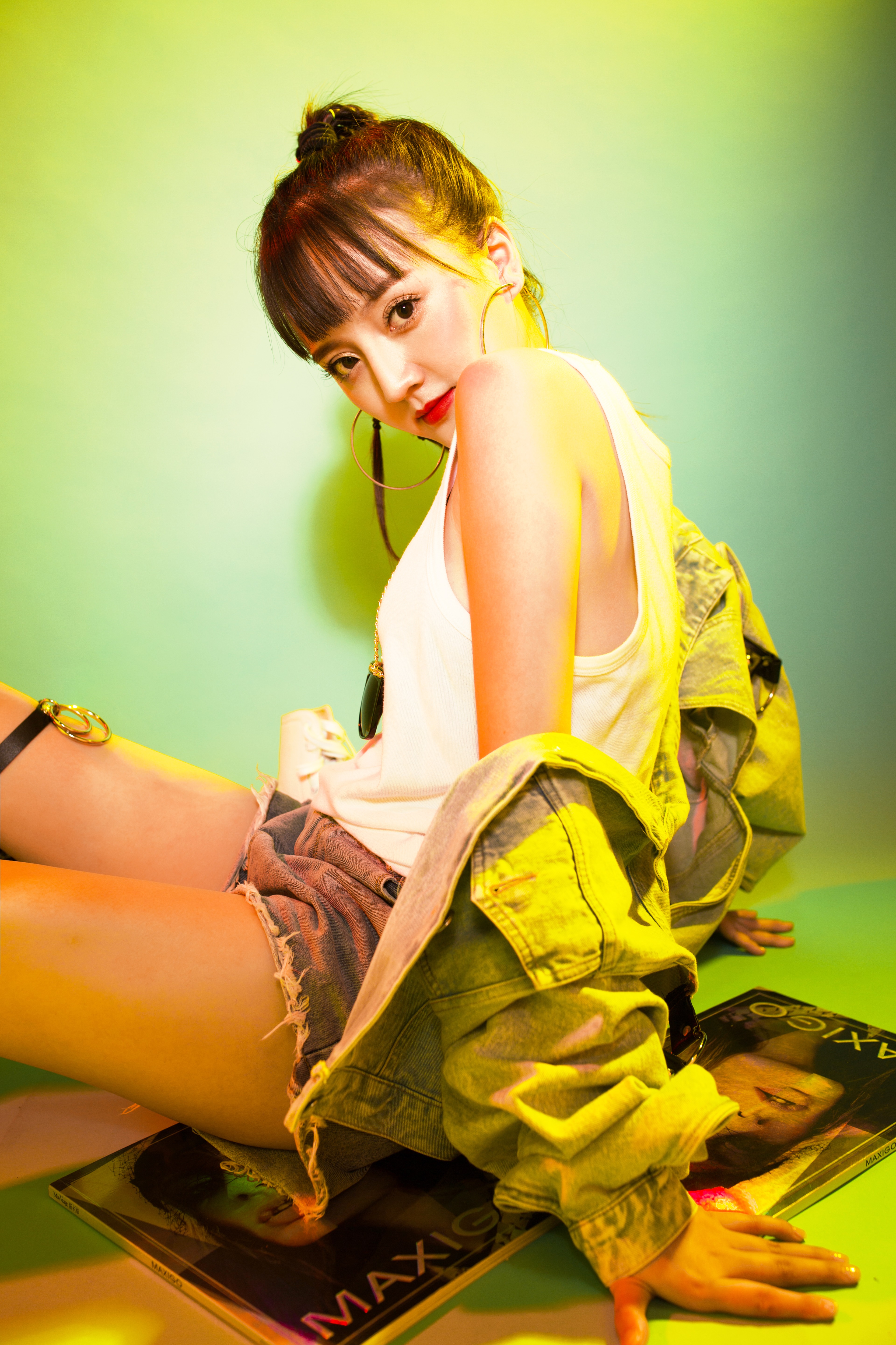 女, a target="_blank" href="/item/土家族/130719" data-lemmaid="