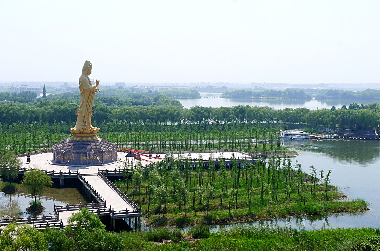  p>大纵湖旅游景区位于江苏 a href="#" data-lemmaid="5096789">盐城