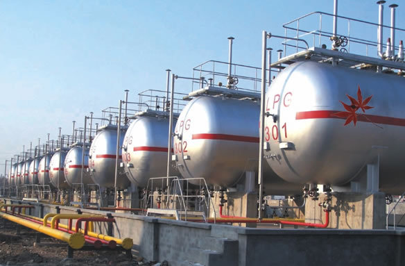  p>液化石油气是在 a href="#" data-lemmaid="3170520">炼油厂 /a>内