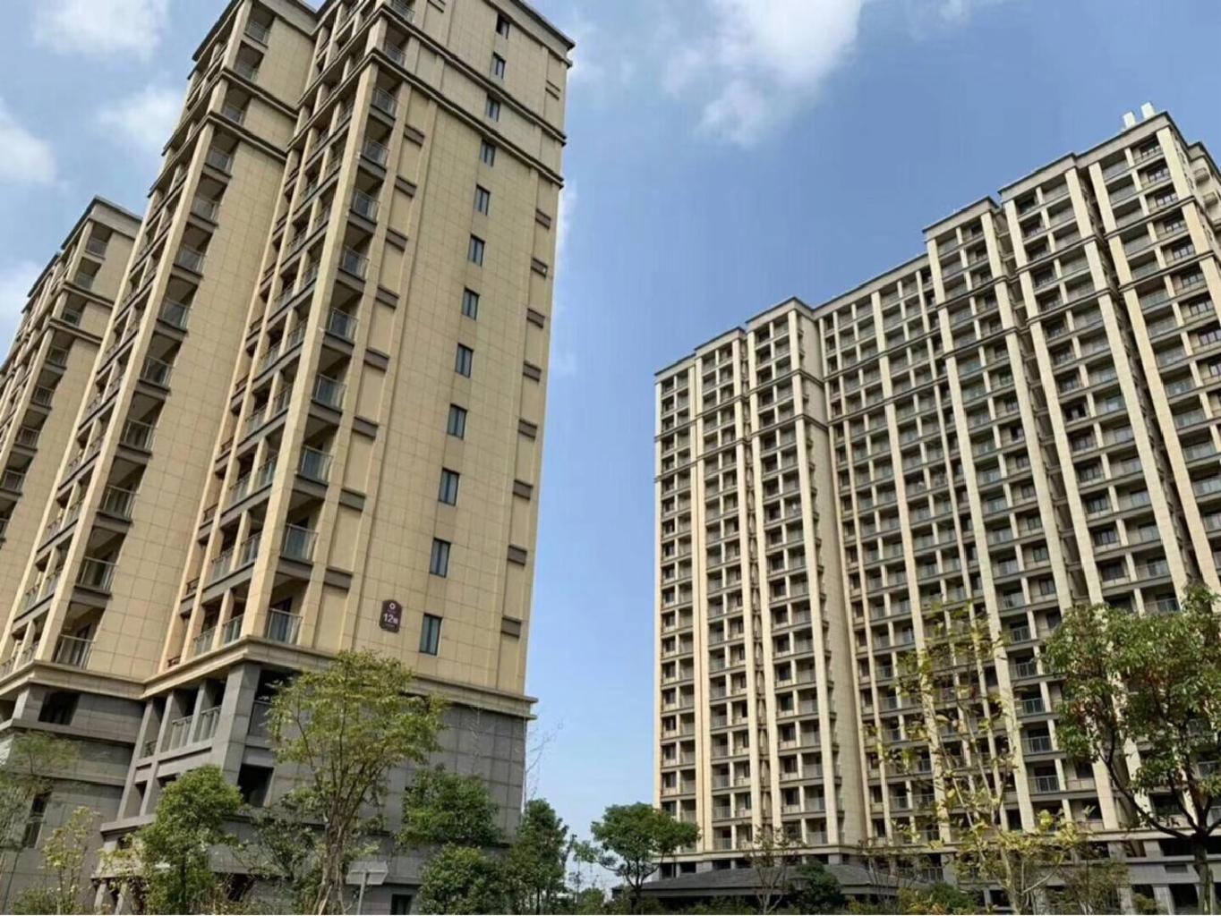  p>春天华府位于杭州市临安临安,由杭州地上房地产集团有限公司建成