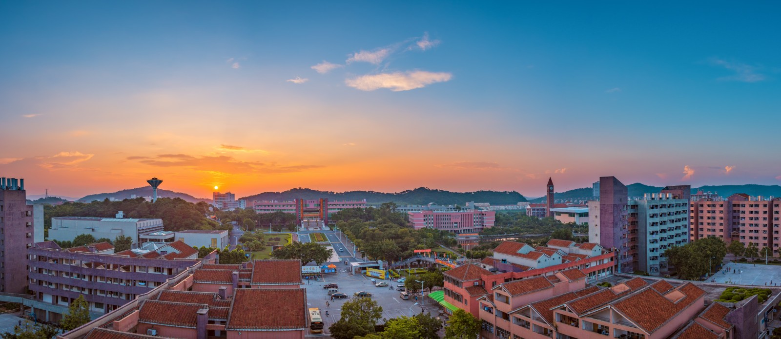  p>广东培正学院(guang dong peizheng college),位于 a target="