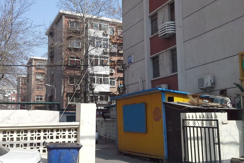  p>红勤楼位于天津市红桥西于庄,由 a target="_blank" href="/item