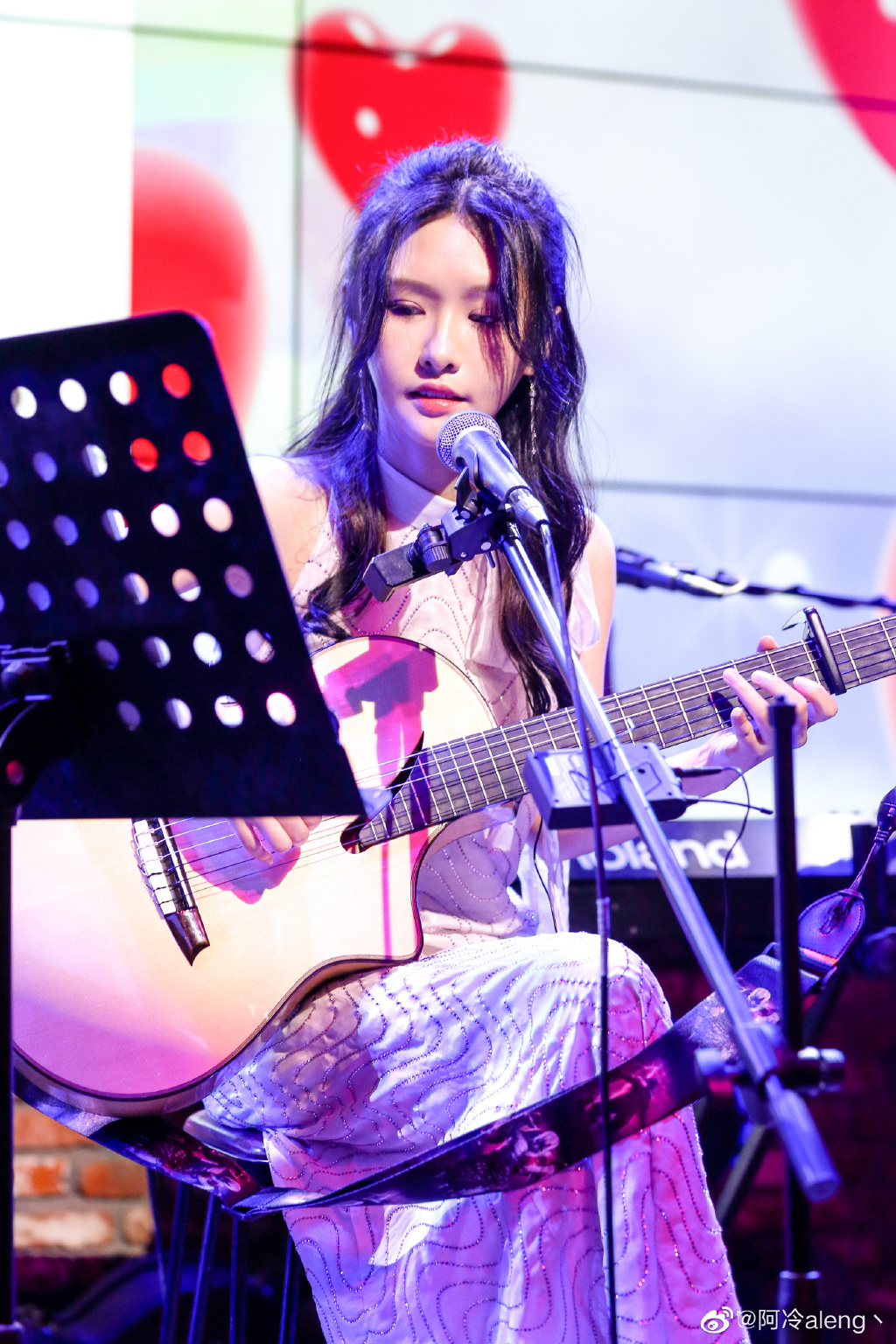  p>阿冷,本名黄盛君,曾用名斯维,可心,1992年11月6日出生于江西省鹰潭