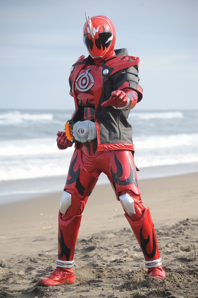 中登场的主角假面骑士