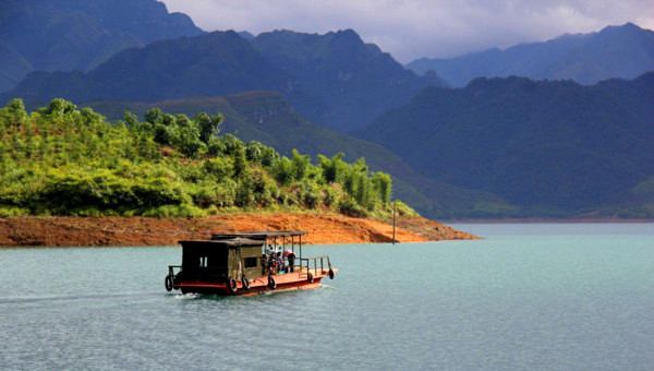  p>石牯塘镇,广东省清远市英德市下辖镇,位于英德市西北部,距英德市区