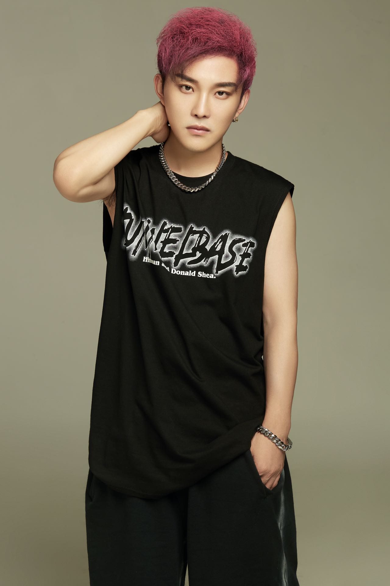  p>孙焱彬,中国内地男歌手,演员,独立音乐人,1990