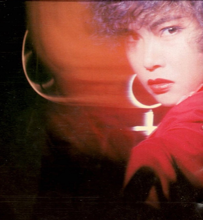  p data-id="gnbiefb4po">陈雅雯,香港女歌手,1990年起发行过专辑