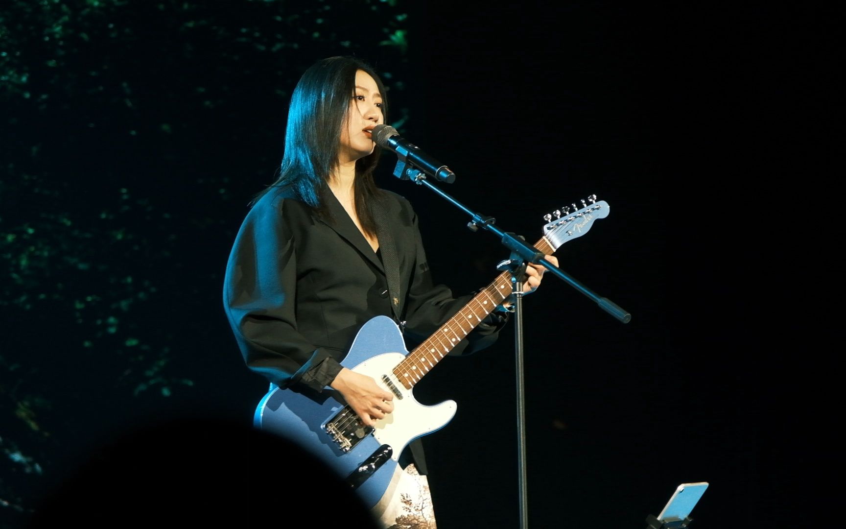 《悠长假期》是 a target="_blank" href="/item/陈粒/16842411" data