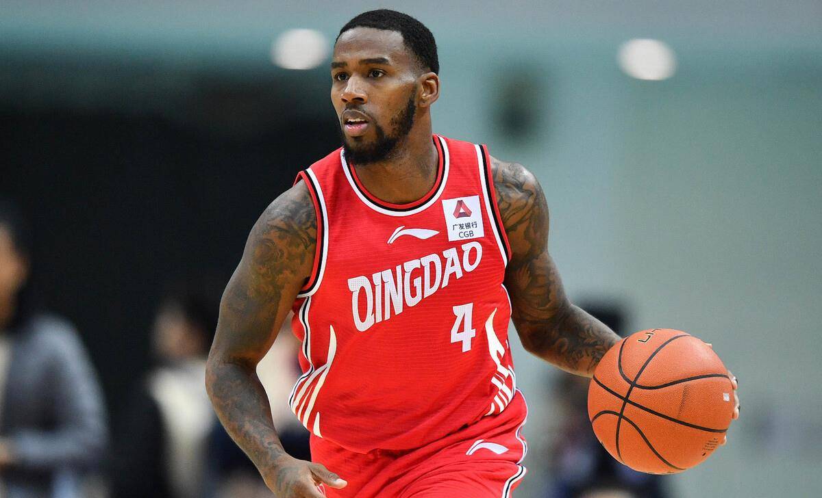 达柳斯·亚当斯