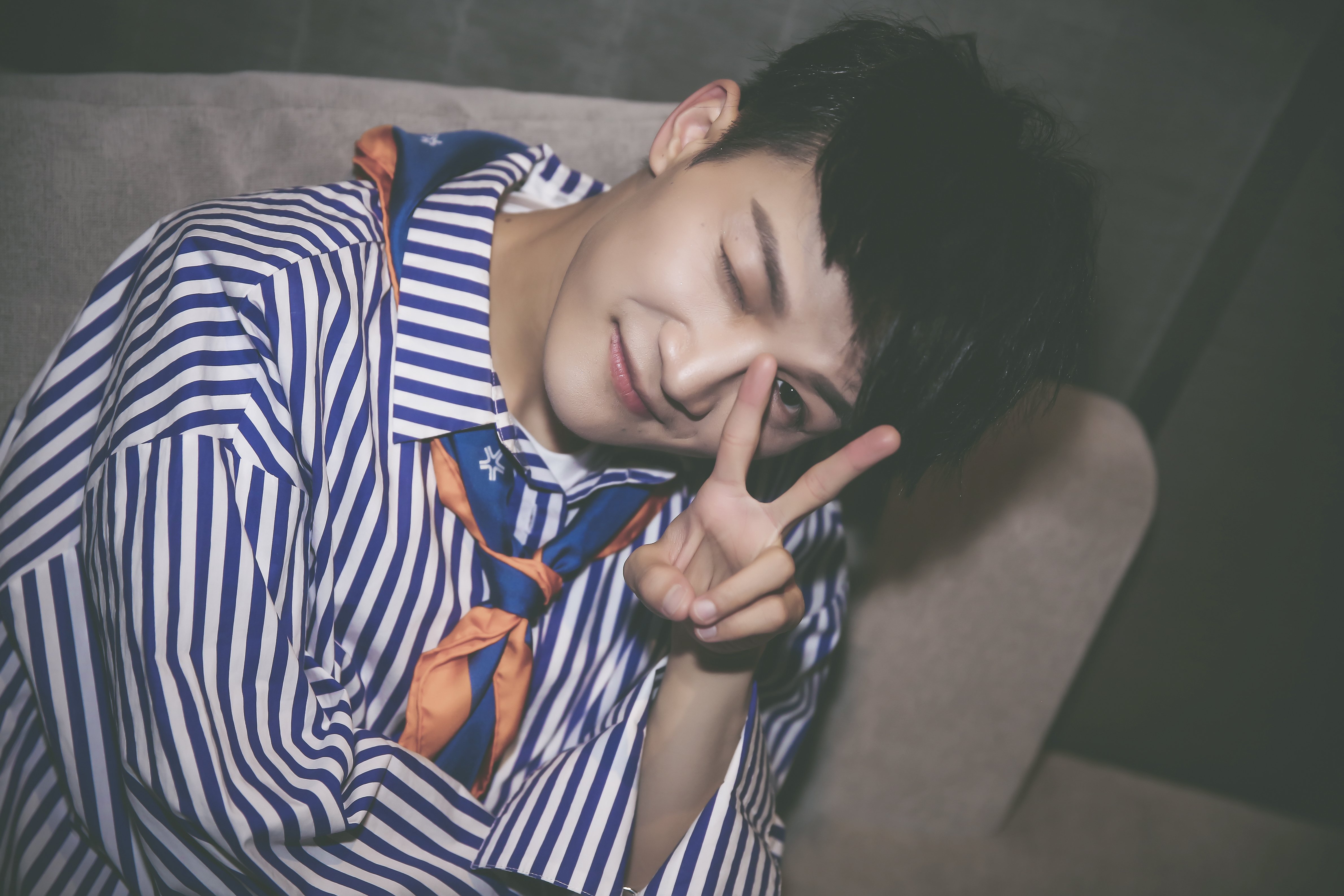  p>周深,1992年9月29日出生于湖南邵阳,长于贵州贵阳,中国内地男歌手