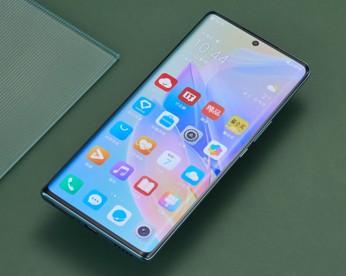 " data-lemmaid="15051514">荣耀 /a>于2022年2月8日发布的手机产品