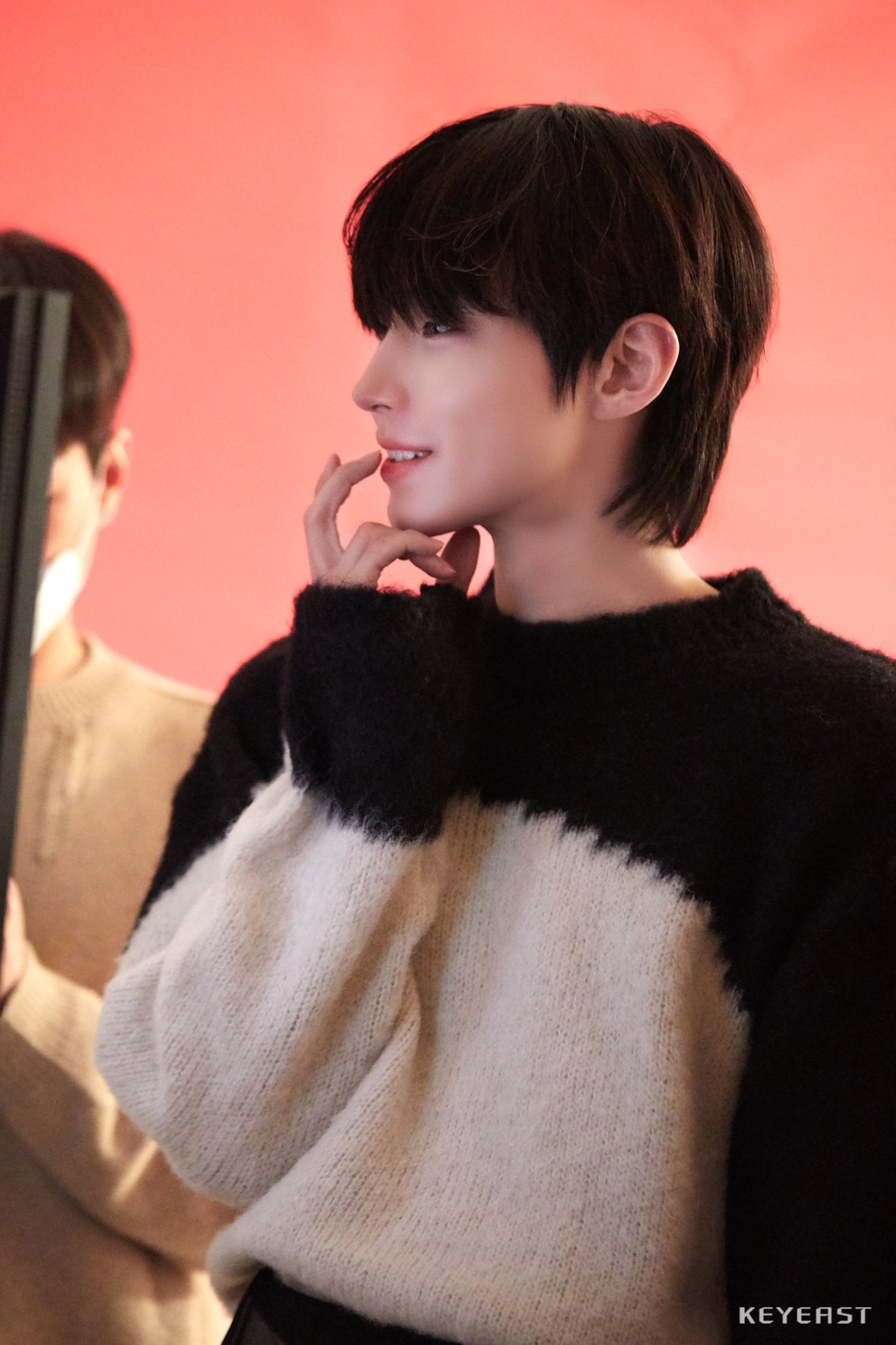  p>黄寅烨,1991年1月19日出生于韩国,毕业于菲律宾达沃女子大学(pwcd)