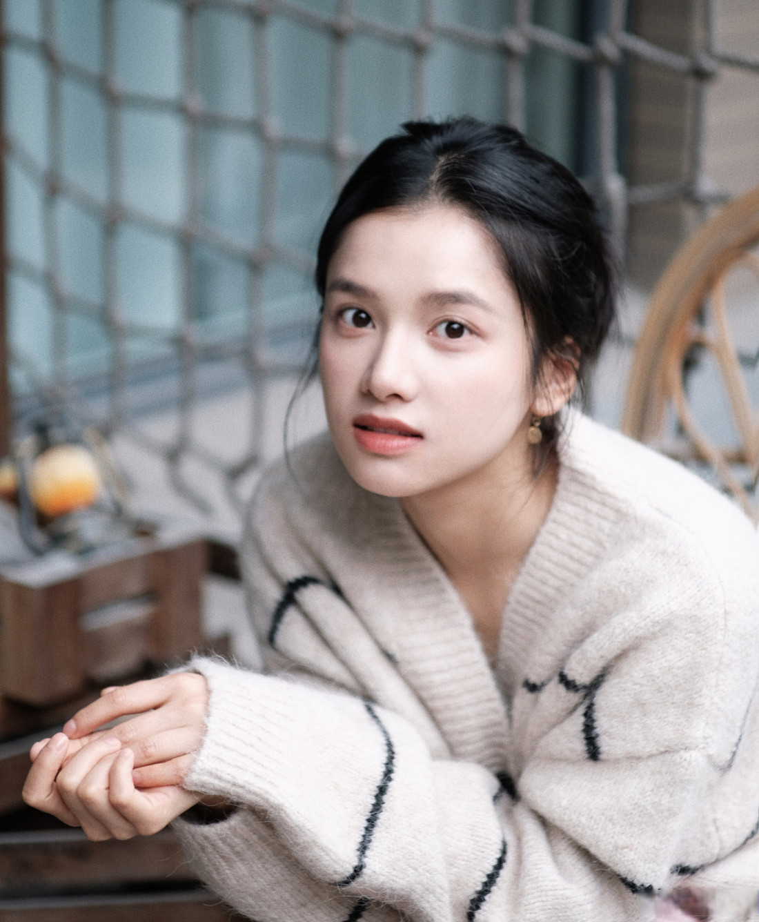 张婧仪 (장정의) - Zhang Jingyi promotional photo