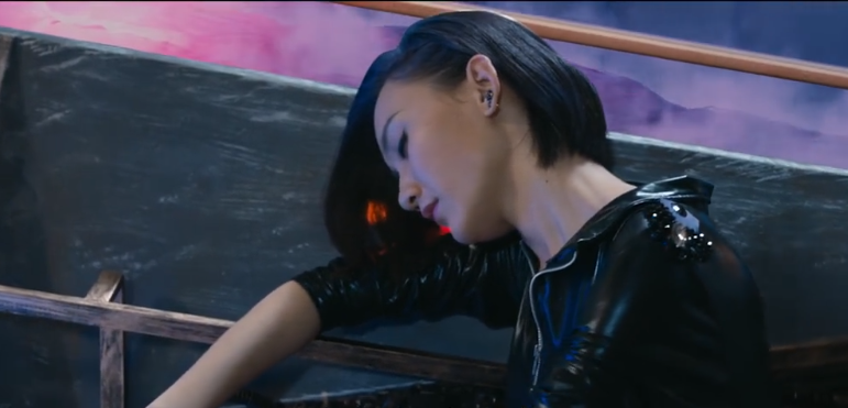 lemmaid="1493858">广州蓝弧文化传播有限公司 /a>出品的真人网剧《 a