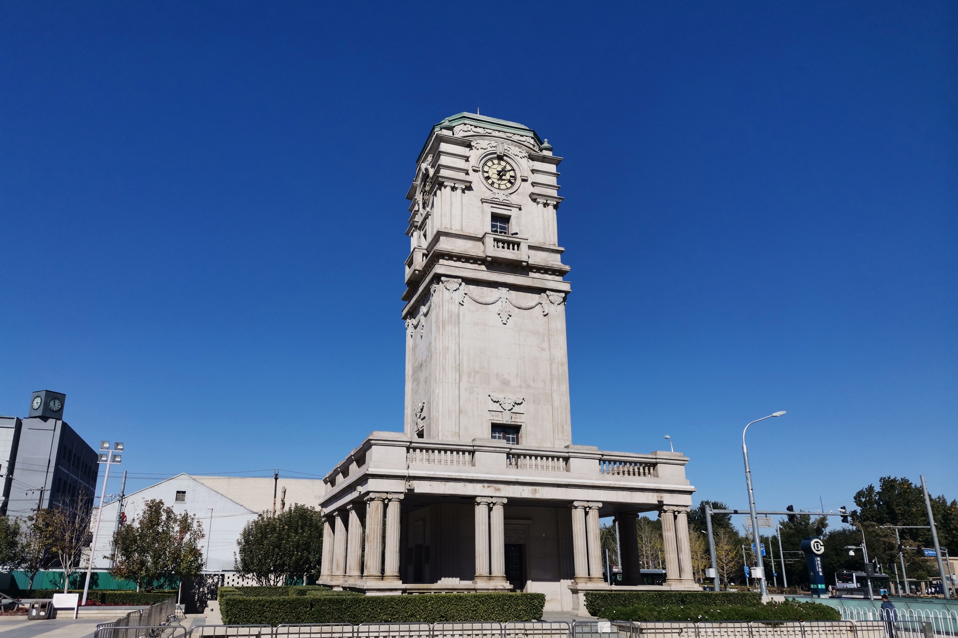  p>老天桥的标志性建筑———四面钟.