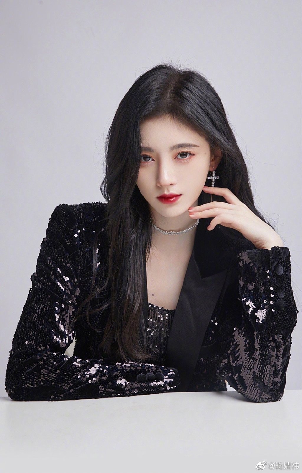  p>鞠婧祎(kiku),1994年6月18日出生于四川省遂宁市,中国内地影视女