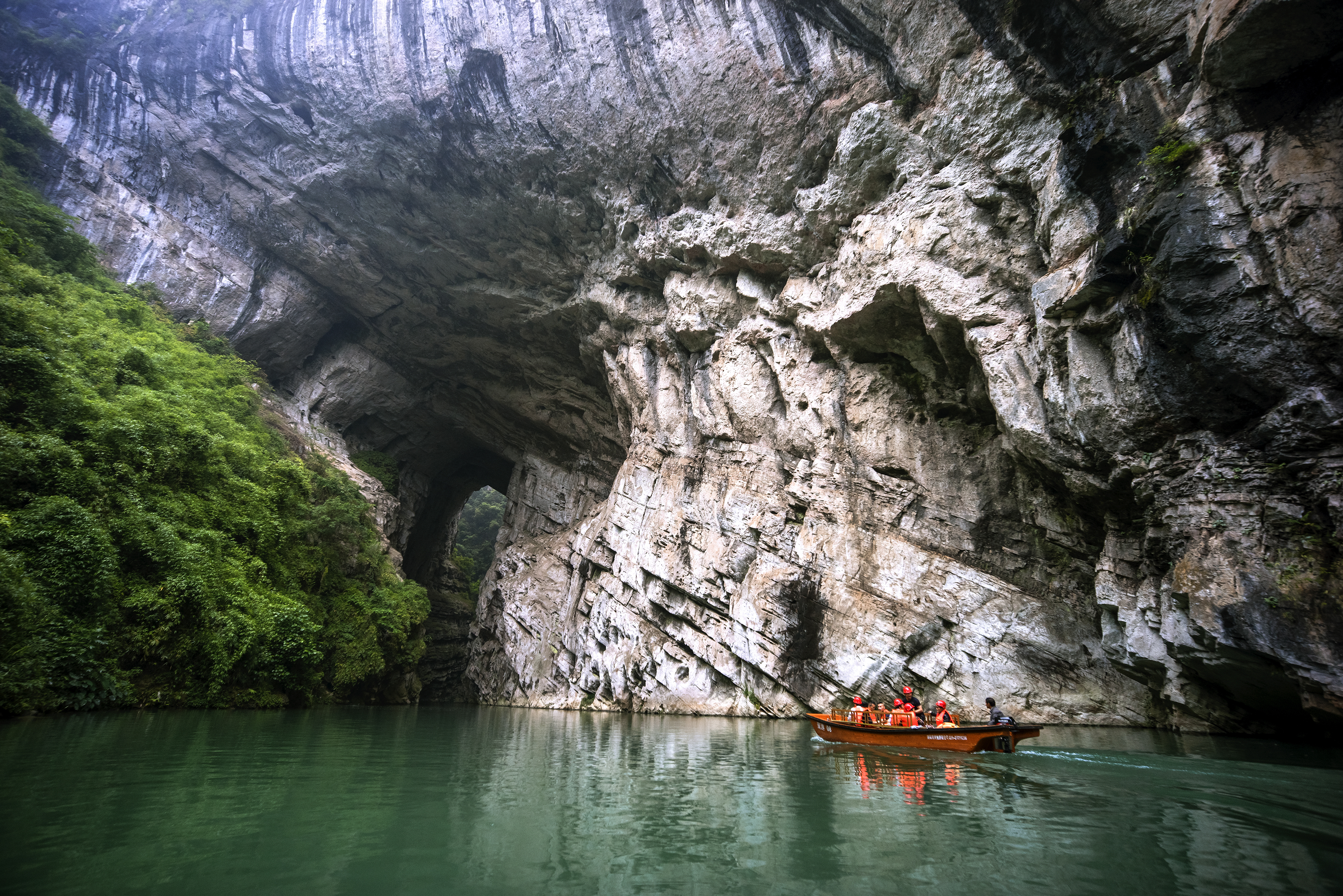 蒲花暗河位于重庆市 a target="_blank" href="/item/黔江区/3225341"