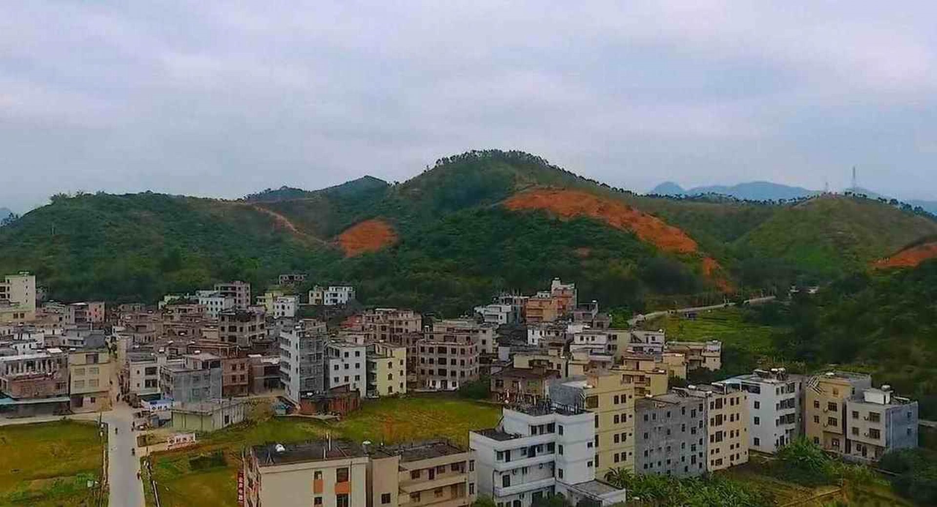  p>丁堡镇,隶属于广东省茂名市信宜市,地处 a target="_blank" href="