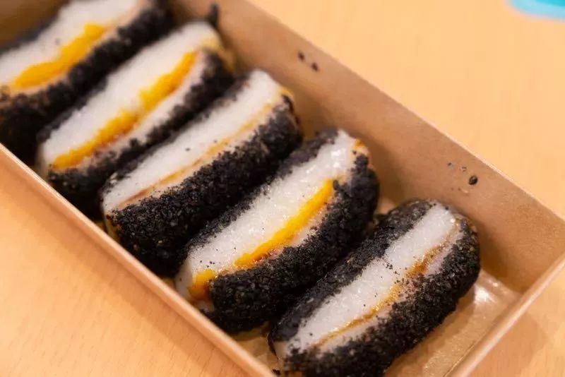 黑芝麻糯米蛋糕