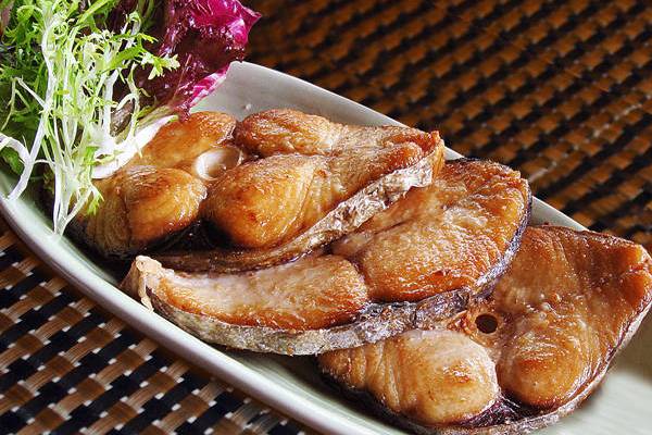  p>肉烧马鲛鱼是一道以马鲛鱼,五花肉为主要原材料制作而成的菜品,其