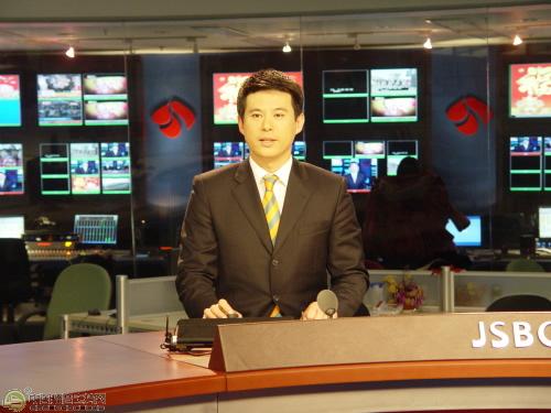  /p> p>现为江苏卫视《江苏新时空》新闻主播,《疑案解码》主持人,任