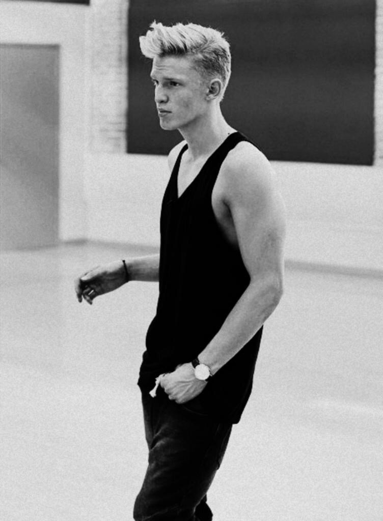  p>科迪·辛普森 i>(cody simpson) /i>,1997年1月11日出生于澳大利亚