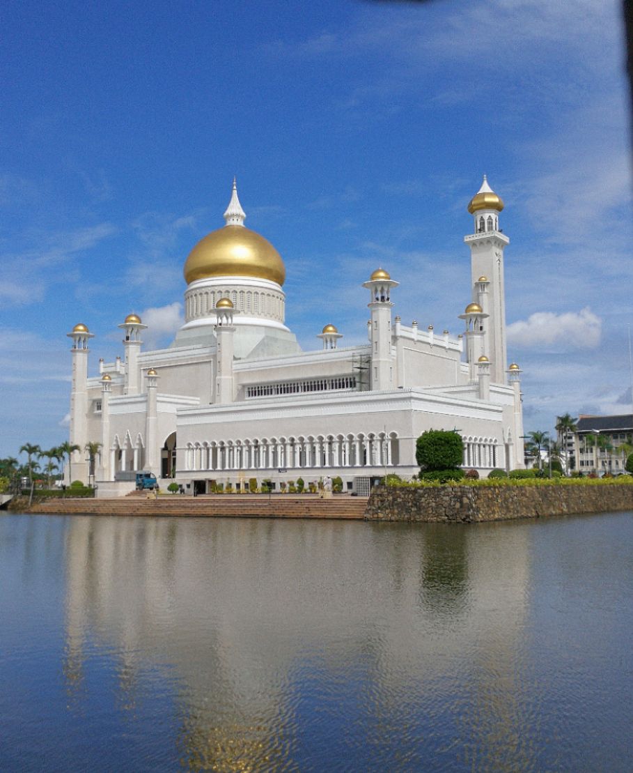 奥玛尔-阿里-赛福鼎清真寺