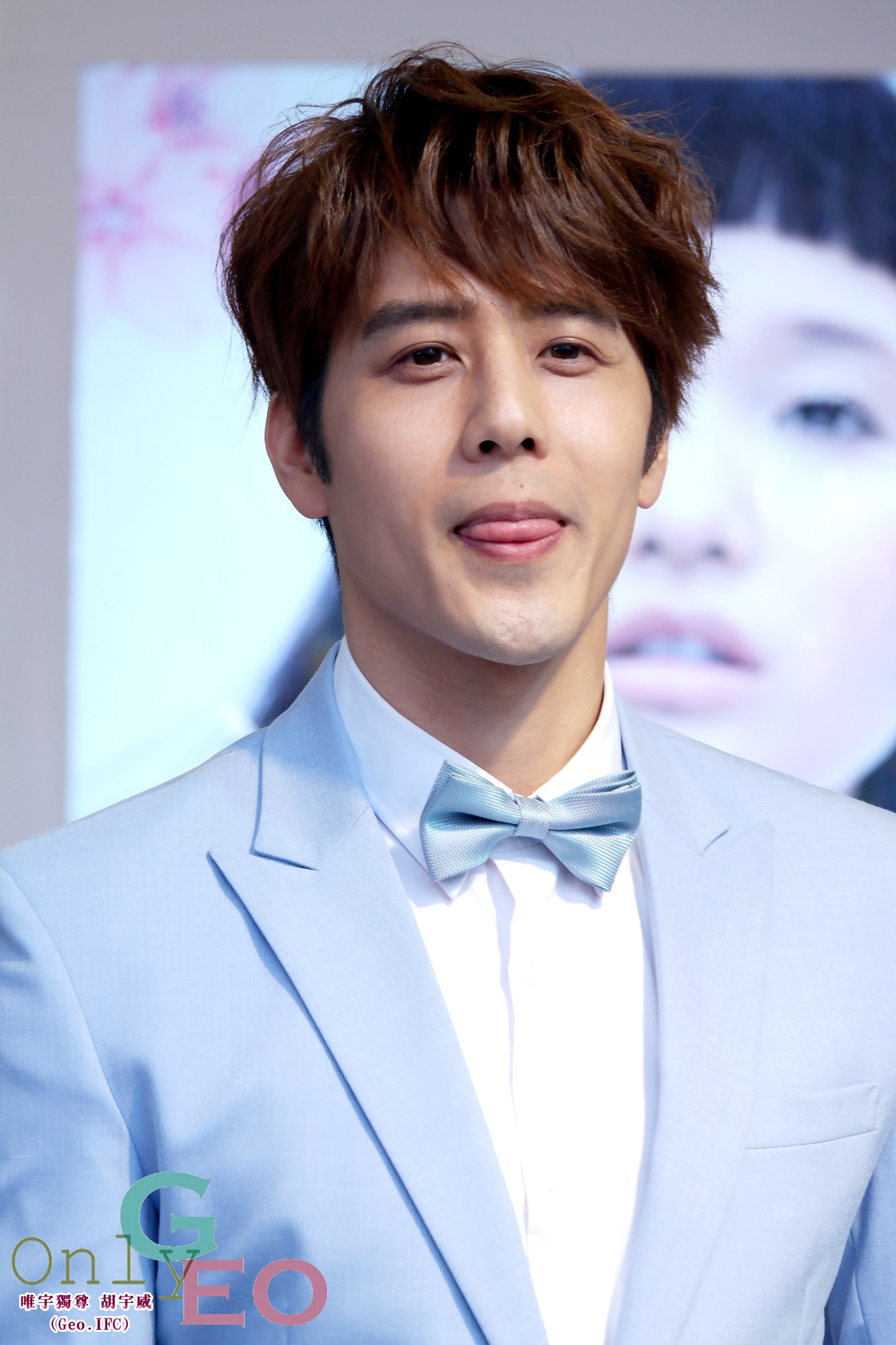 ,原名胡宇崴,1982年7月24日出生于美国纽约,华语