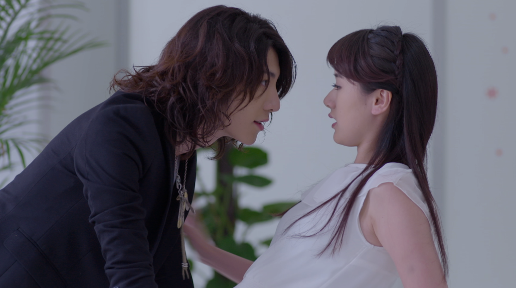 白衣校花与大长腿