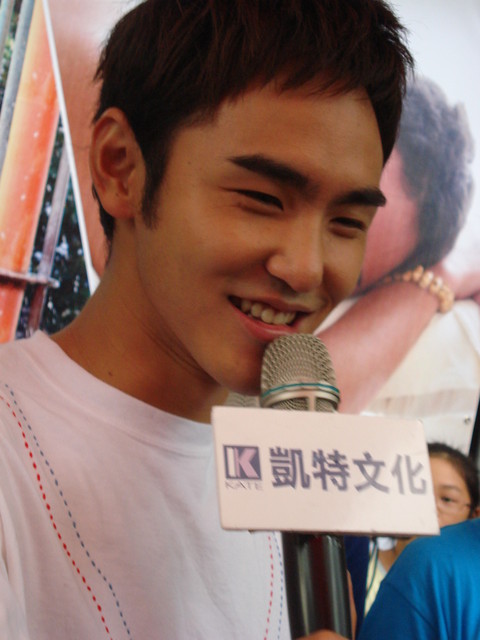 ,1982年11月8日出生于中国台湾台中市