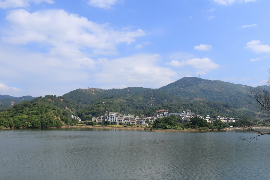 是广东信宜市仅次于尚文水库的第二大水库,在信宜市城东偏北9公里