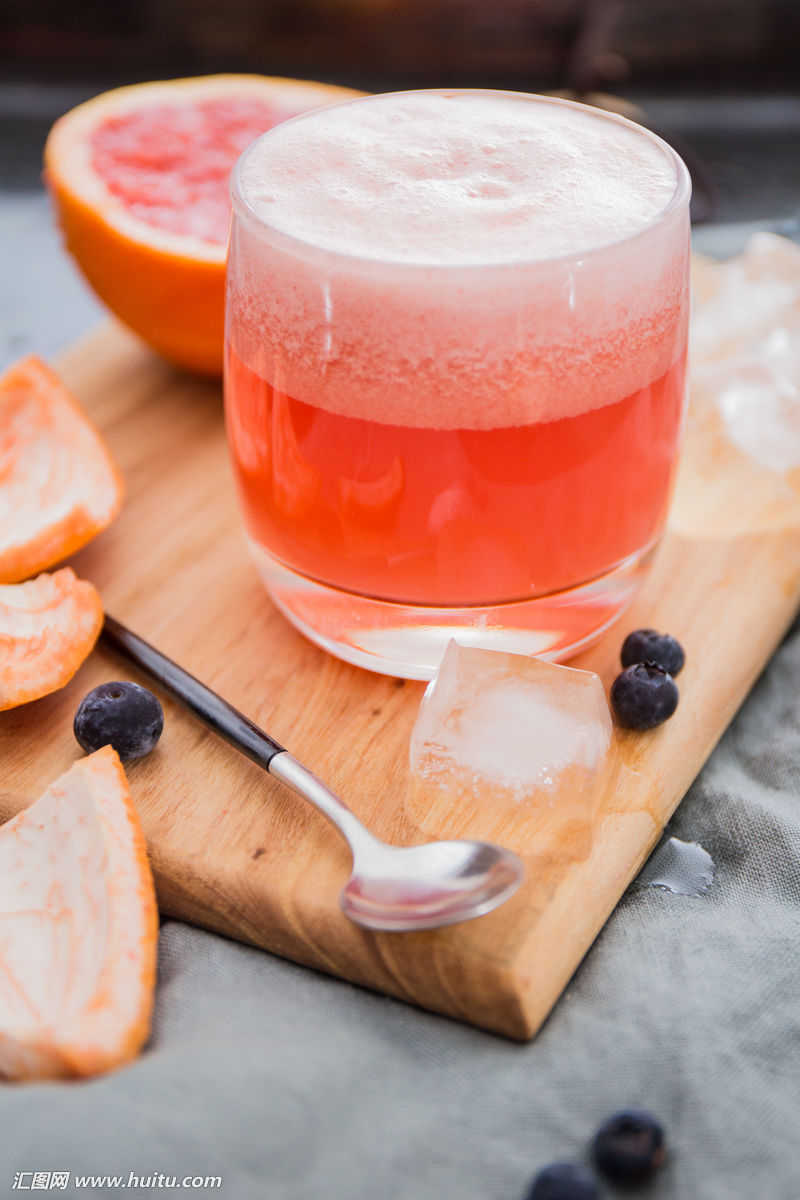  p>西柚蜜茶是一道菜品,主料是西柚,蜂蜜,辅料是冰糖,盐.