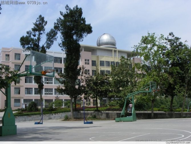  p data-id="gnwlooq66v">洞口三中坐落在文化底蕴深厚的湖南名镇