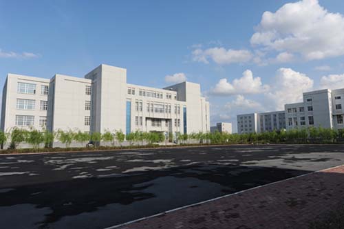  p>黑龙江农垦科技职业学院始建于1965年,校园占地50万平方米,建筑