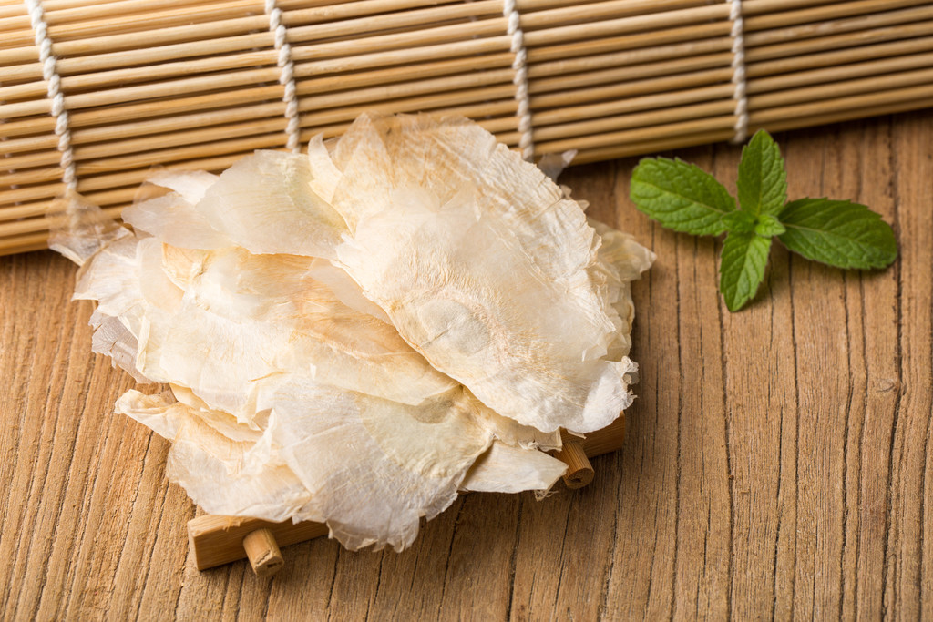 kurz),紫葳科木蝴蝶属直立小乔木植物.