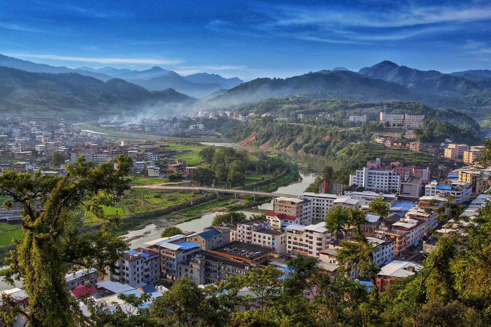  p data-id="go069pd3h7">新桥镇,隶属于福建省龙岩市漳平市,地处 a