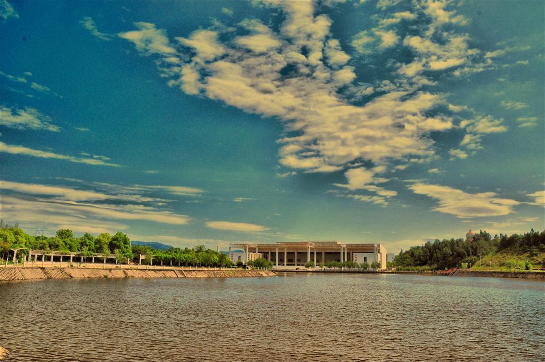  p>江西中医药大学是以中医药教育为主体,多学科发展,产学研结合的