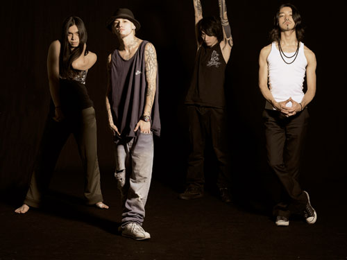  p>rize乐队成立于2000年,是日本近年来最受瞩目的乐坛力量,是以同为