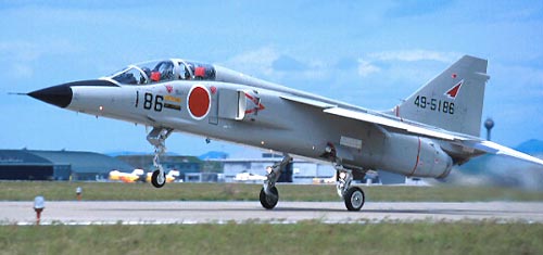  p>f -1 型支援战斗机是日本以 t-2型高级教练机为基础自行研制的