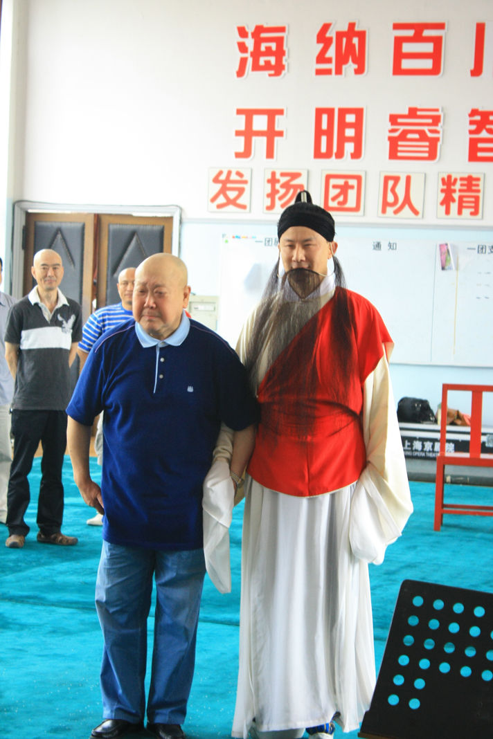  p>言兴朋,男,1953年生于上海,著名京剧表演艺术家,言派艺术的第三代