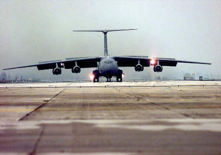 美国c-141"运输星"运输机