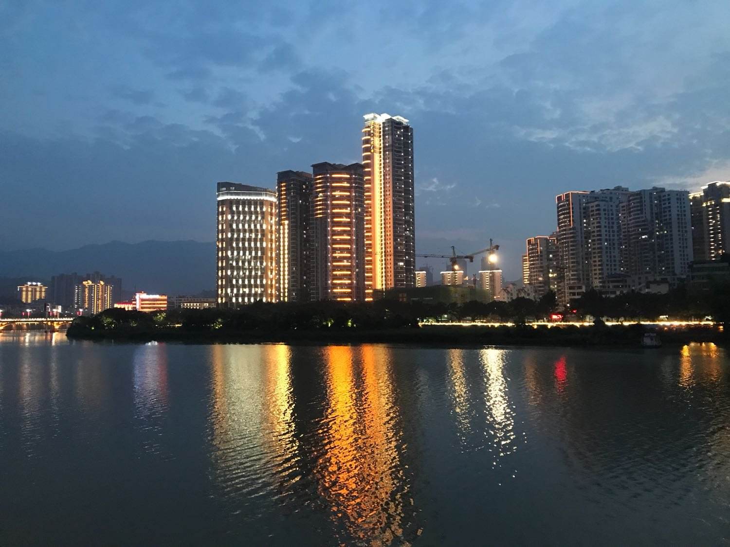  p>安溪县,古称清溪,位于 a target="_blank" href="/item/福建省