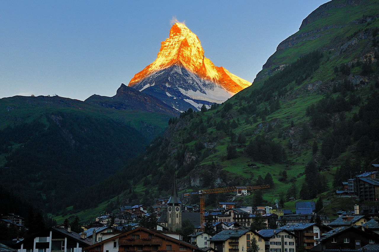 有"冰川之城"美称,是世界著名的无汽车污染的山间 a href="#" data