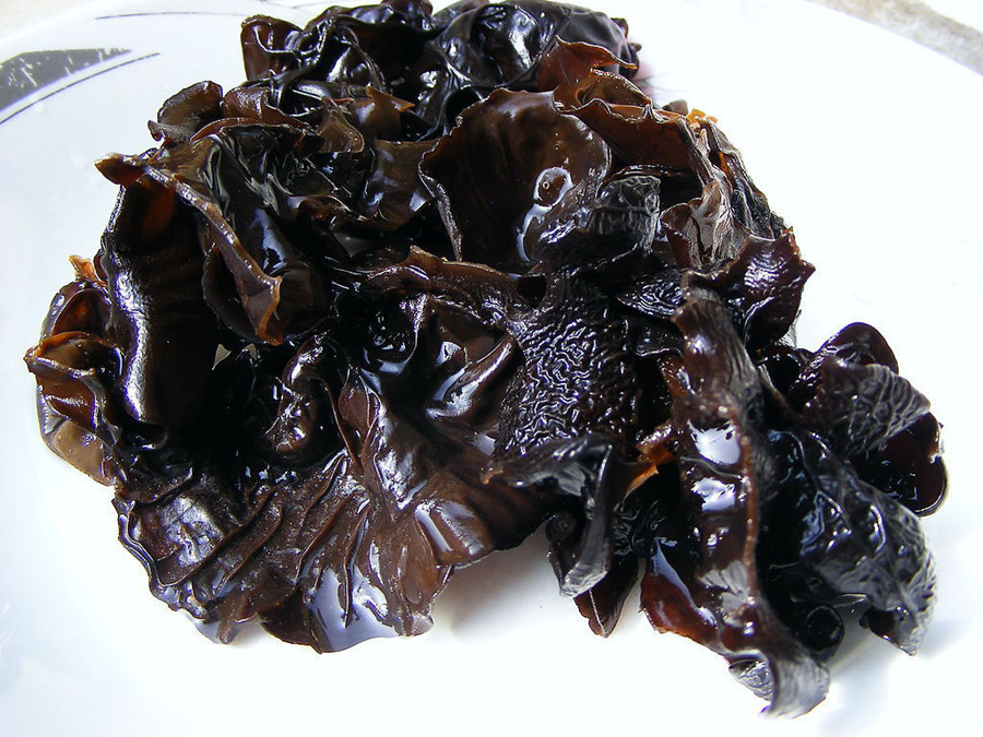  p>桑耳,中药名.为银耳科银耳属和木耳科木耳属可食用真菌的子实体.