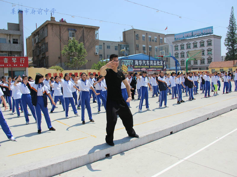  p>莱阳市府前中学地处莱阳城区中心,因北依市政府而得名.