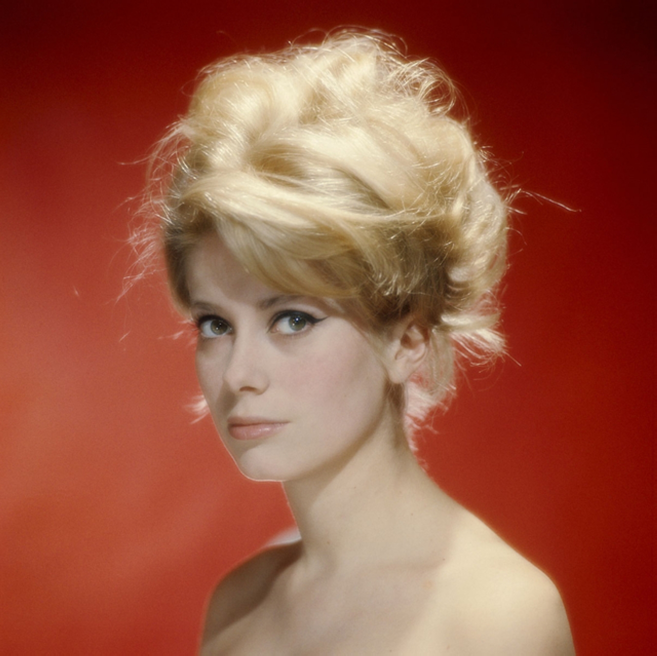  p>凯瑟琳·德纳芙(catherine deneuve),1943年10月22日出生于法国